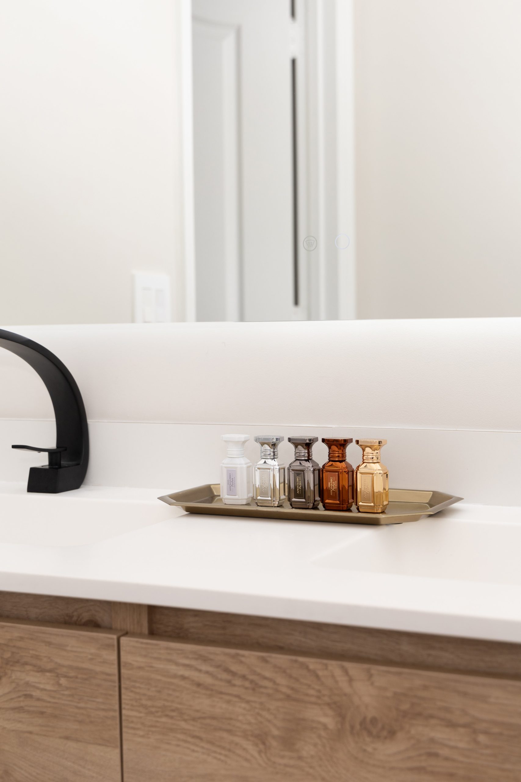 Limited Edition Parfum Discovery Set - Image 3